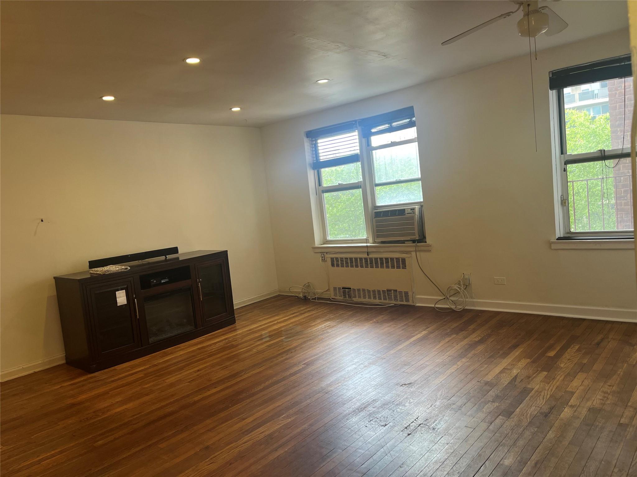 #12 photo, 66-33 Yellowstone Boulevard, Forest Hills , NY 11375