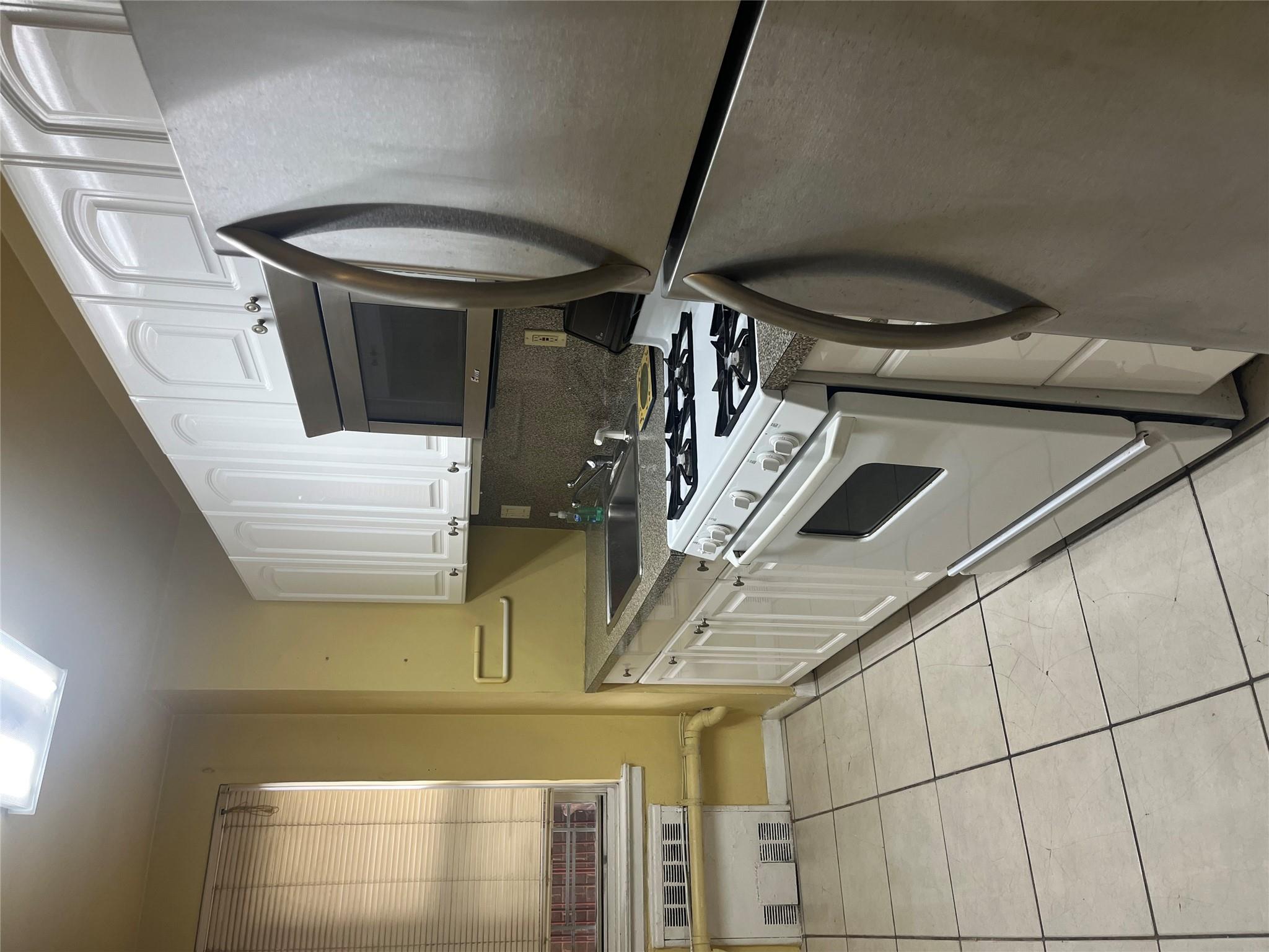 #8 photo, 66-33 Yellowstone Boulevard, Forest Hills , NY 11375