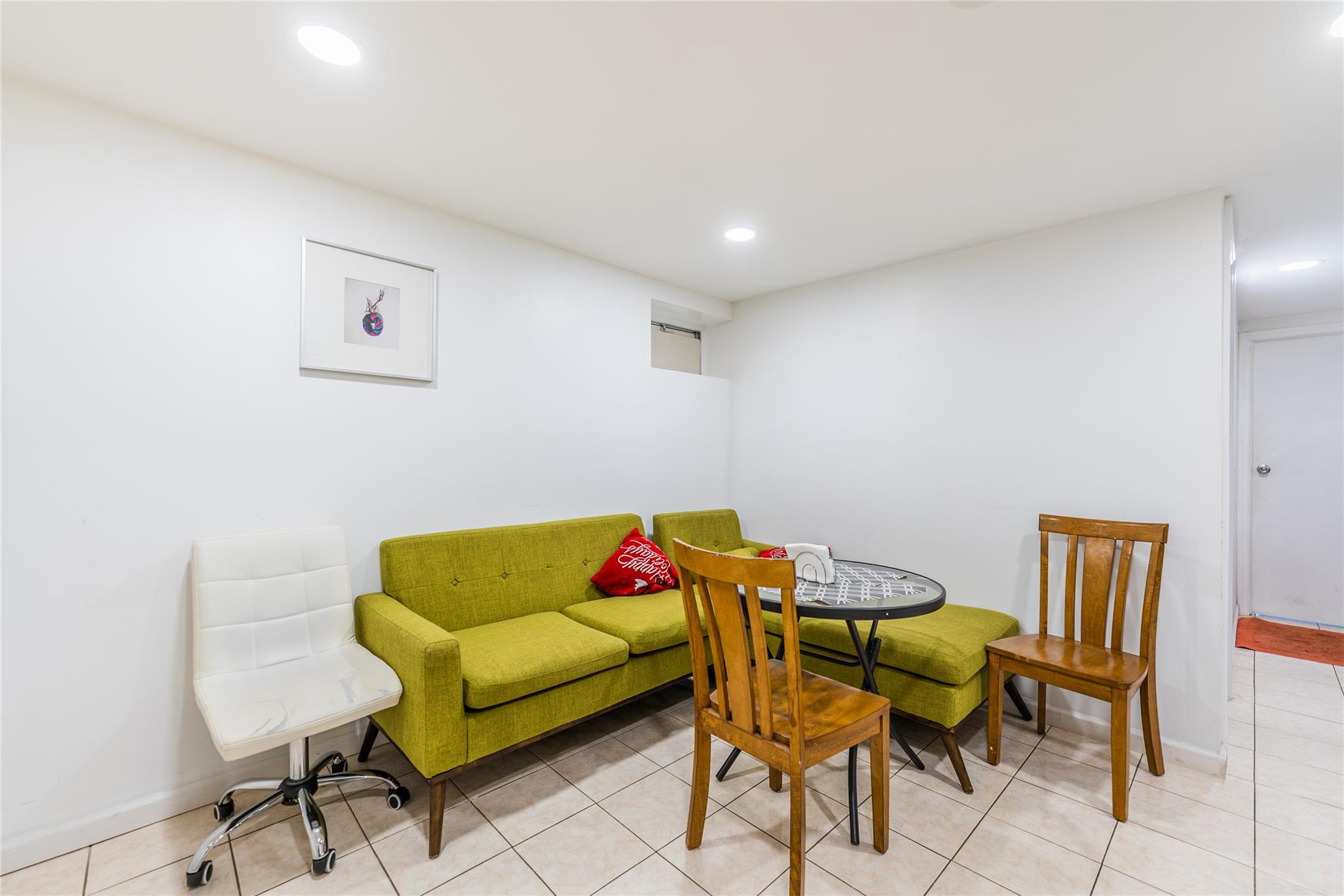 #20 photo, 78-24 68th Road, Middle Village , NY 11379