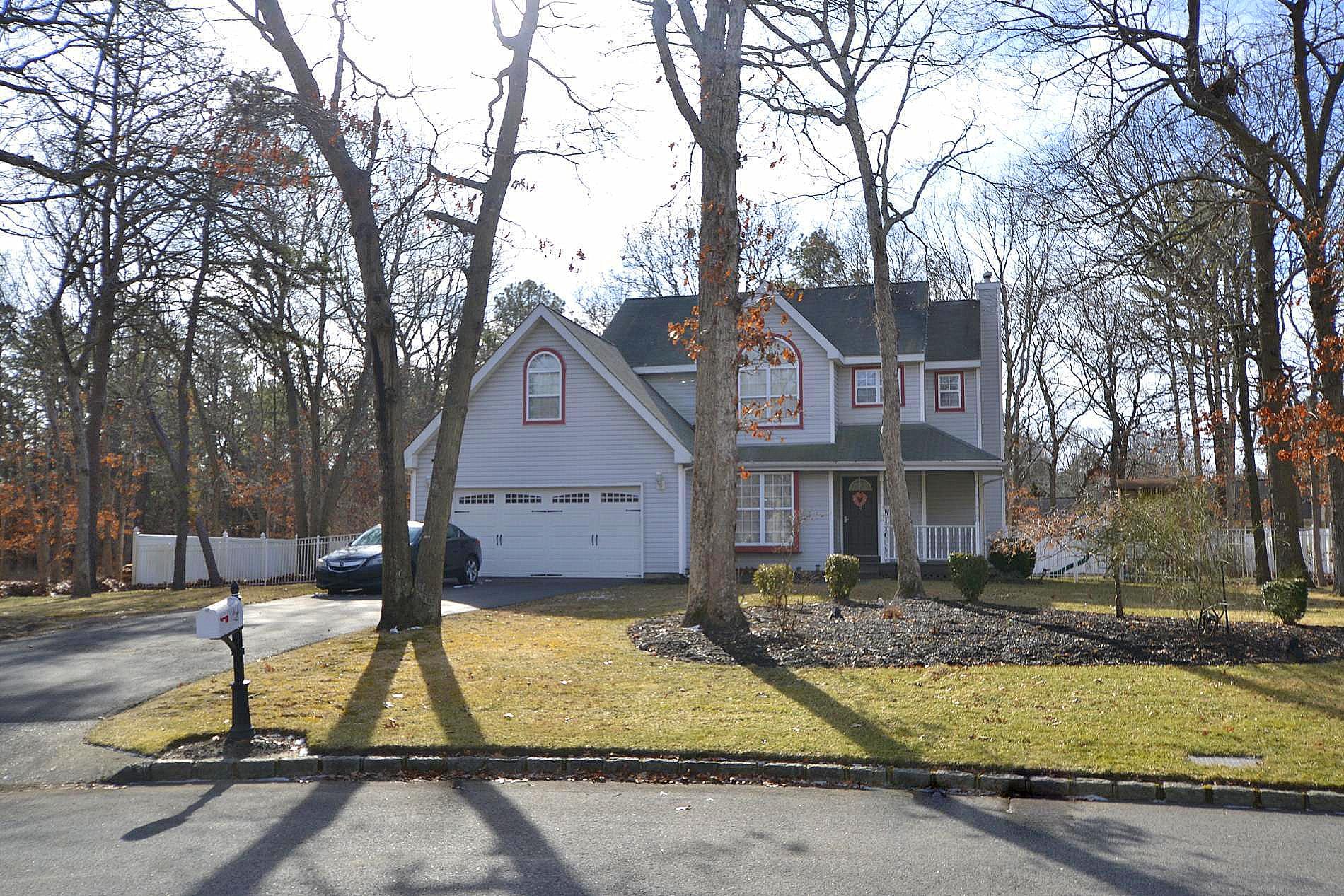 #1 photo, 58 Elizabeth Way, 东长岛 Ridge , NY 11961