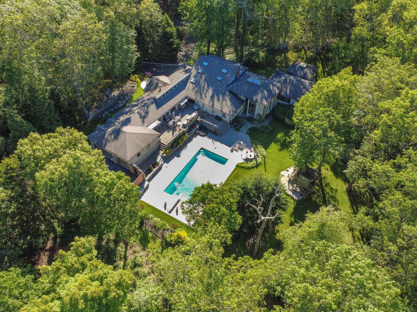 #3 photo, 121 Laurel Lane, ناسو Laurel Hollow , NY 11791