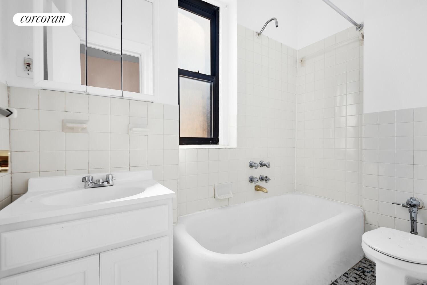 #7 photo, 185 E 163RD Street, ブロンクス区 Concourse Village , NY 10451