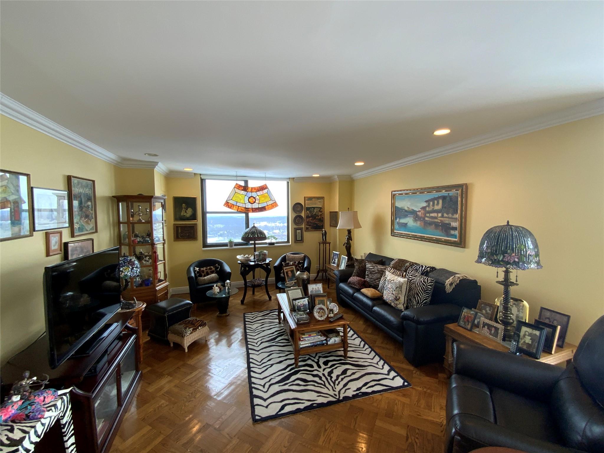 #3 photo, 27110 Grand Central Parkway, クイーンズ区 Floral Park , NY 11005