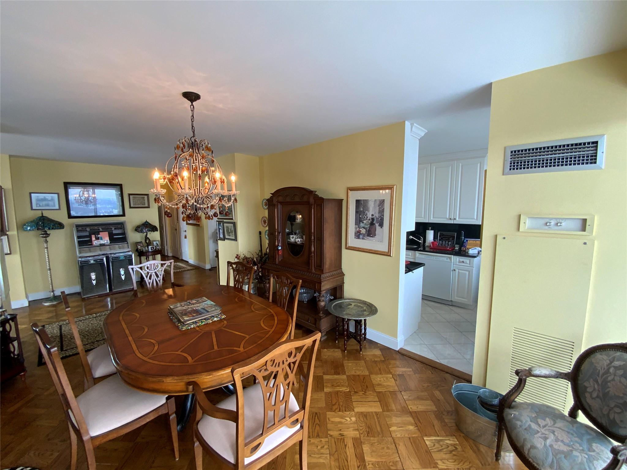 #7 photo, 27110 Grand Central Parkway, クイーンズ区 Floral Park , NY 11005