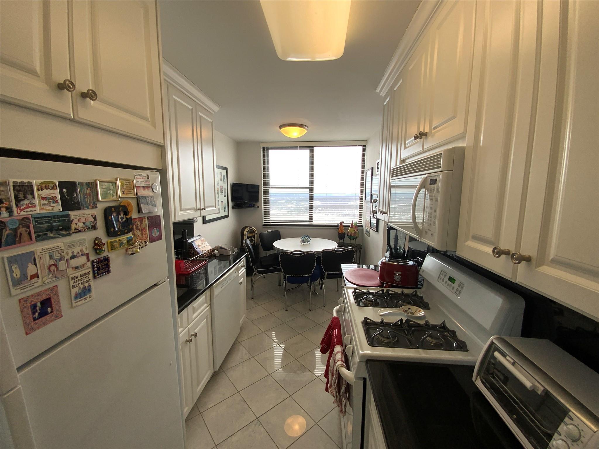 #8 photo, 27110 Grand Central Parkway, クイーンズ区 Floral Park , NY 11005