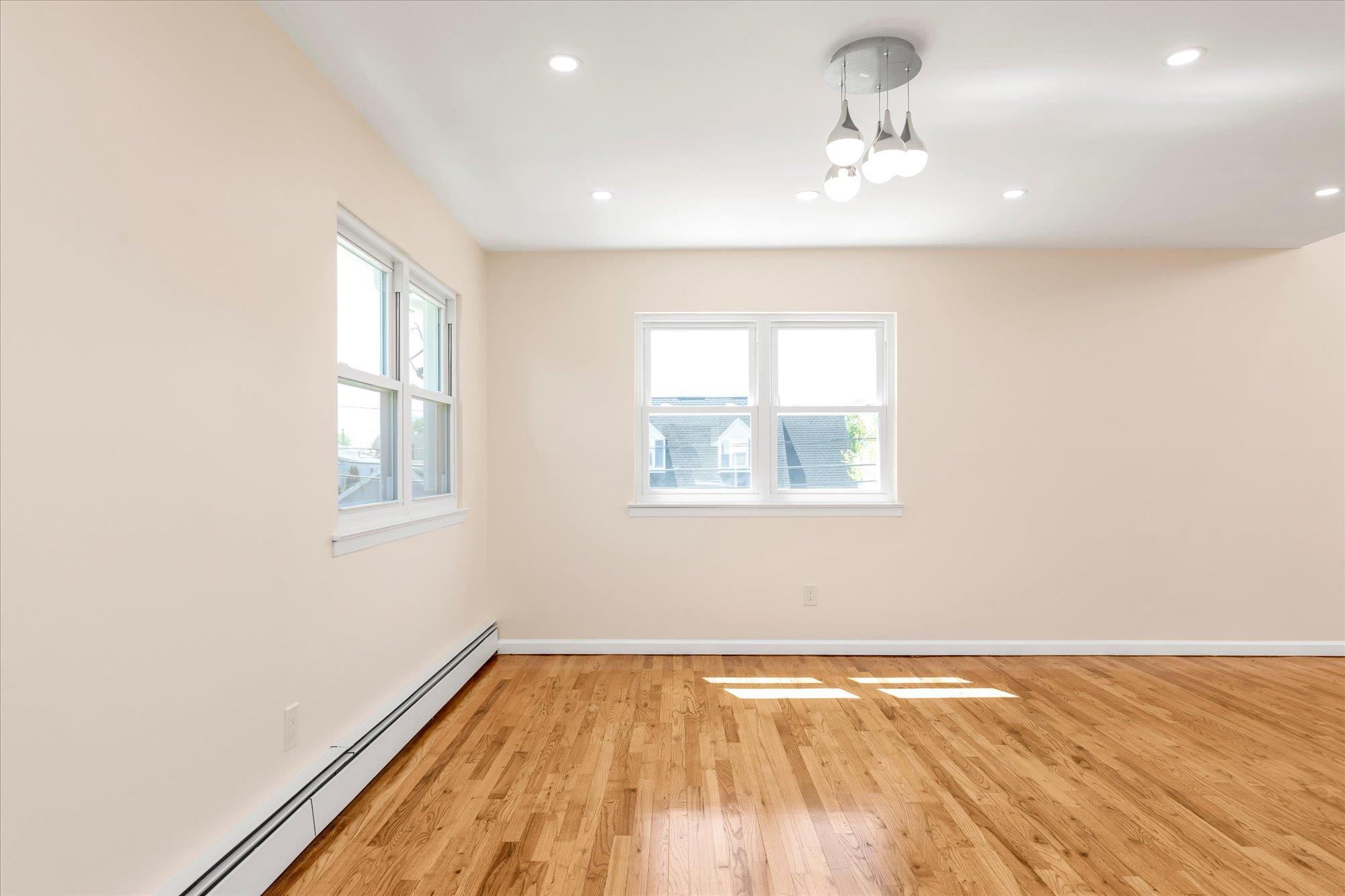 #11 photo, 69 Woodward Street, ナッソー郡 Roslyn Heights , NY 11577