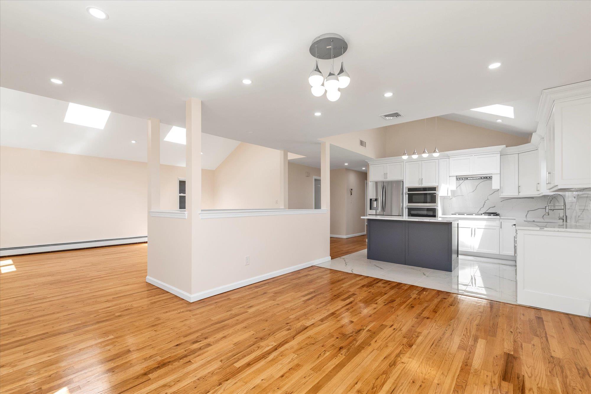 #12 photo, 69 Woodward Street, ナッソー郡 Roslyn Heights , NY 11577