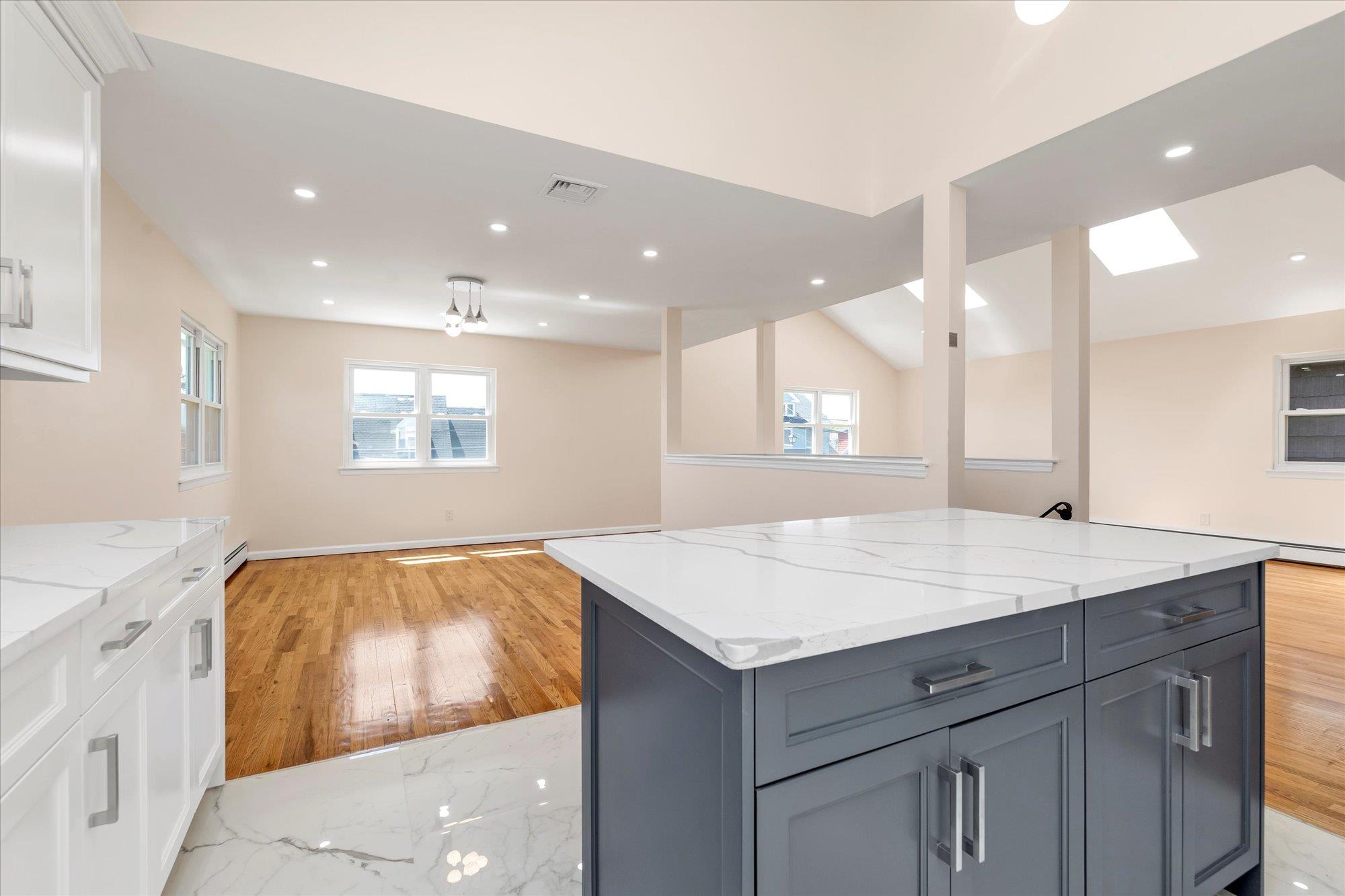 #13 photo, 69 Woodward Street, ナッソー郡 Roslyn Heights , NY 11577