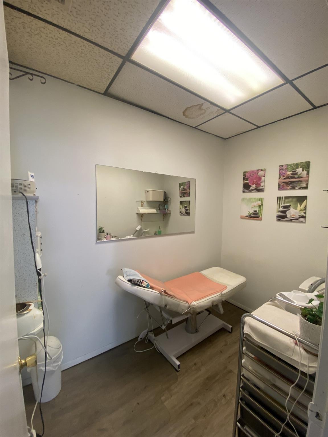 #8 photo, 917 Hempstead Turnpike, 长岛 Franklin Square , NY 11010