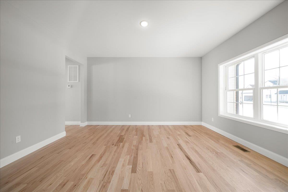 #17 photo, 4 Fourth  Lot 8 Avenue, サフォーク郡 Centereach , NY 11720