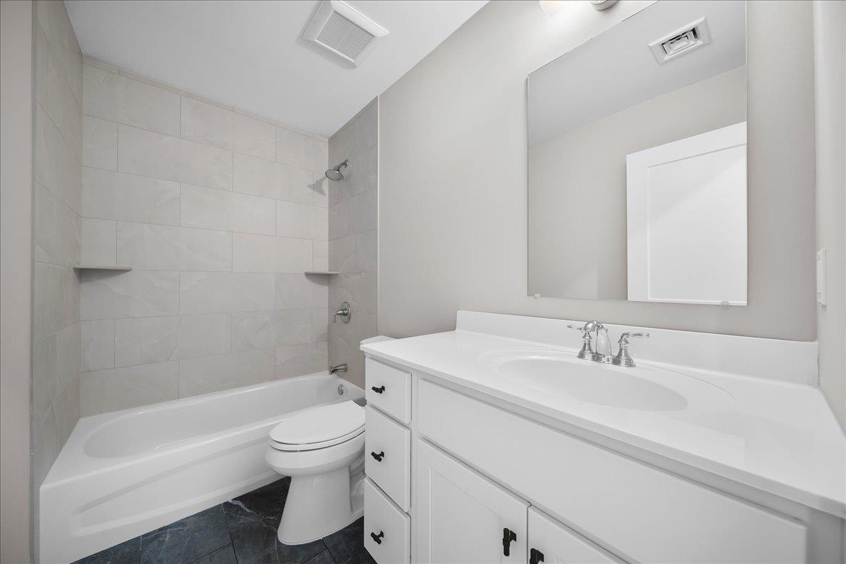 #18 photo, 4 Fourth  Lot 8 Avenue, サフォーク郡 Centereach , NY 11720