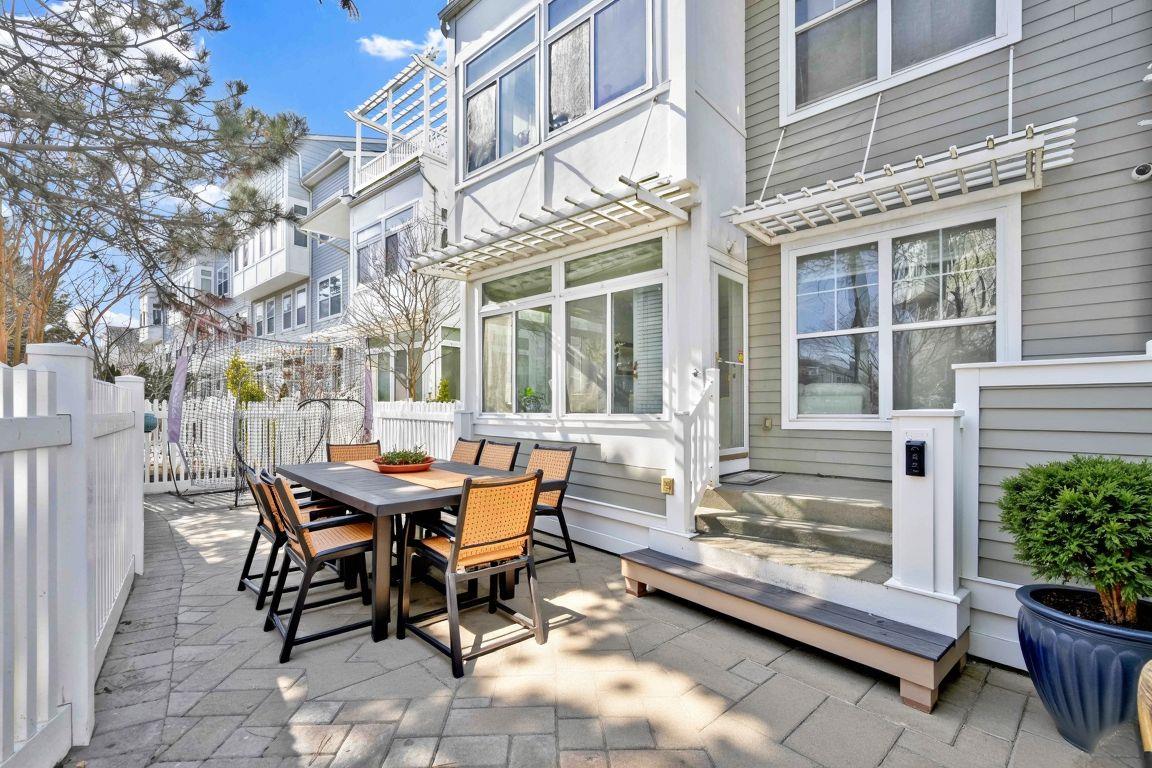 #3 photo, 192 Beach 74th Street, 皇后區 Arverne , NY 11692