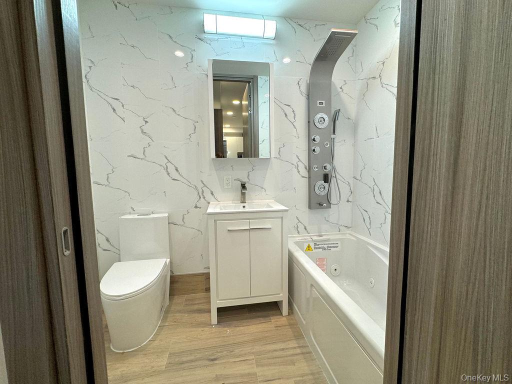 #6 photo, 2478 E 11th Street, ブルックリン区 Brooklyn , NY 11235