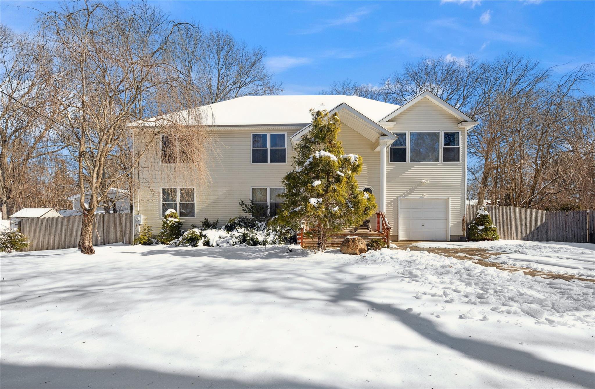 #1 photo, 390 Auborn Avenue, 东长岛 Shirley , NY 11967