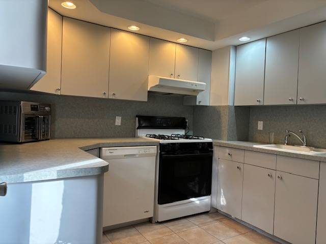 #2 photo, 95-18 Linden Blvd, Ozone Park , NY 11417