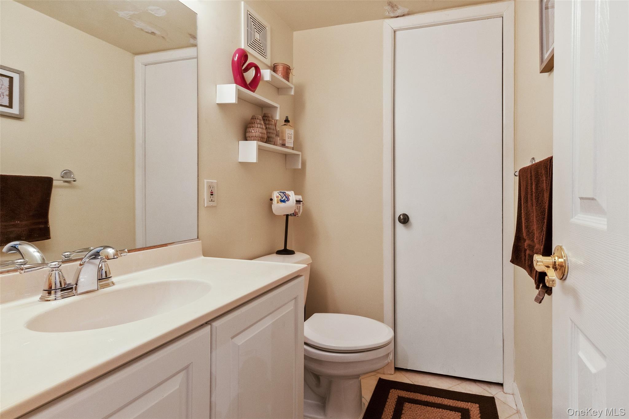 #15 photo, 11 Jackson Avenue, Scarsdale , NY 10583