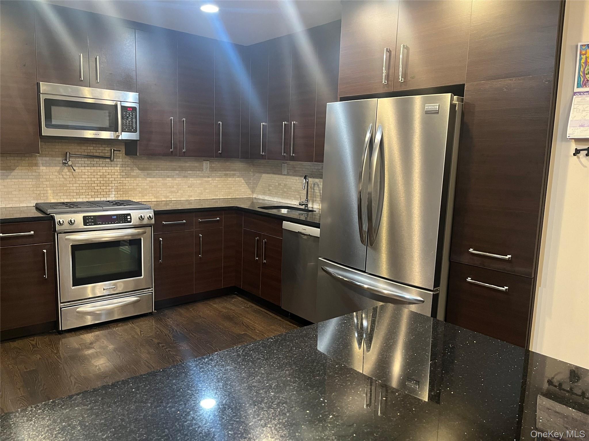 #19 photo, 260 Central, Lawrence , NY 11559