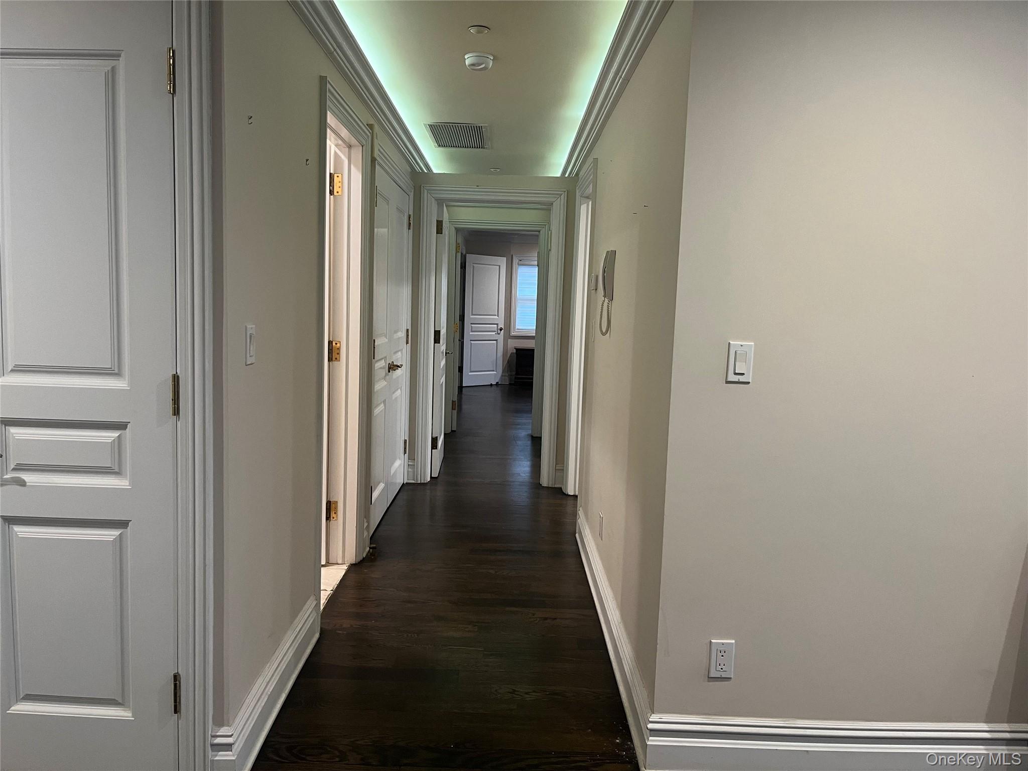 #20 photo, 260 Central, Lawrence , NY 11559