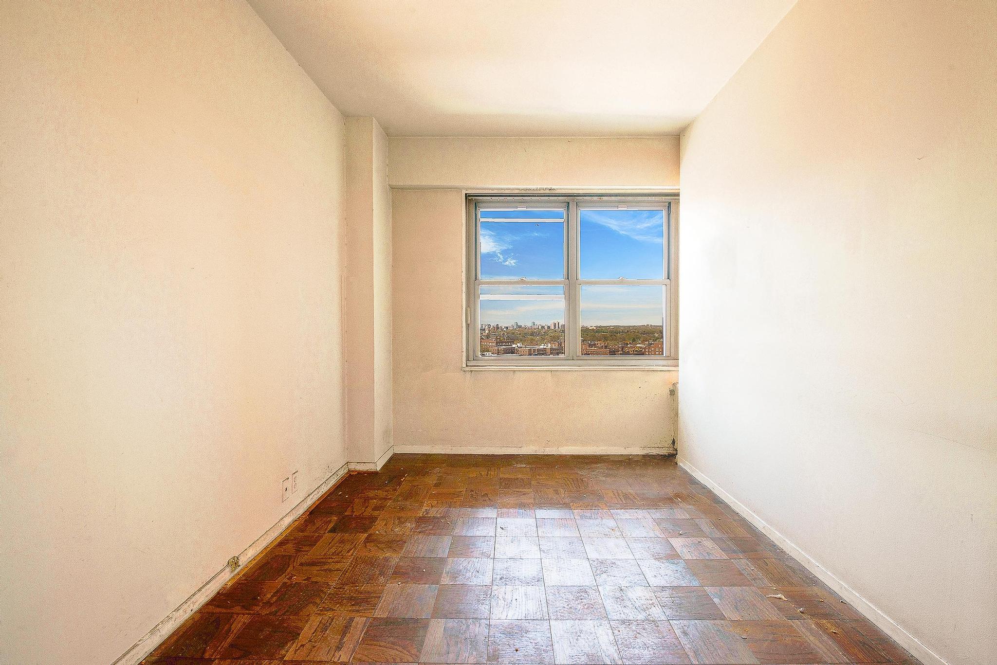 #10 photo, 70-25 Yellowstone Boulevard, Forest Hills , NY 11375