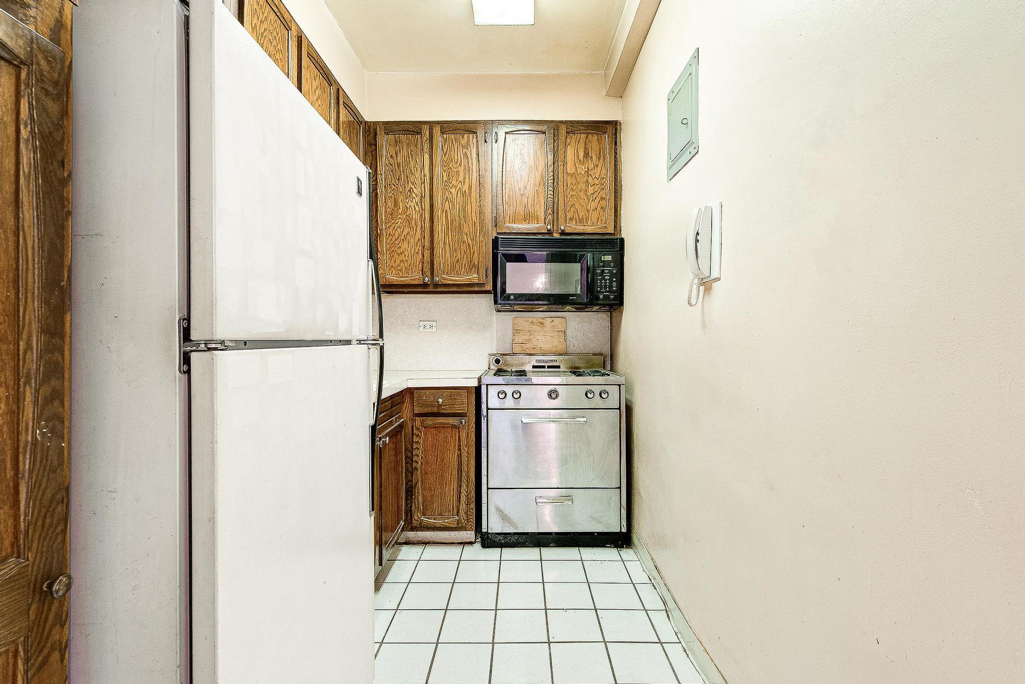 #11 photo, 70-25 Yellowstone Boulevard, Forest Hills , NY 11375