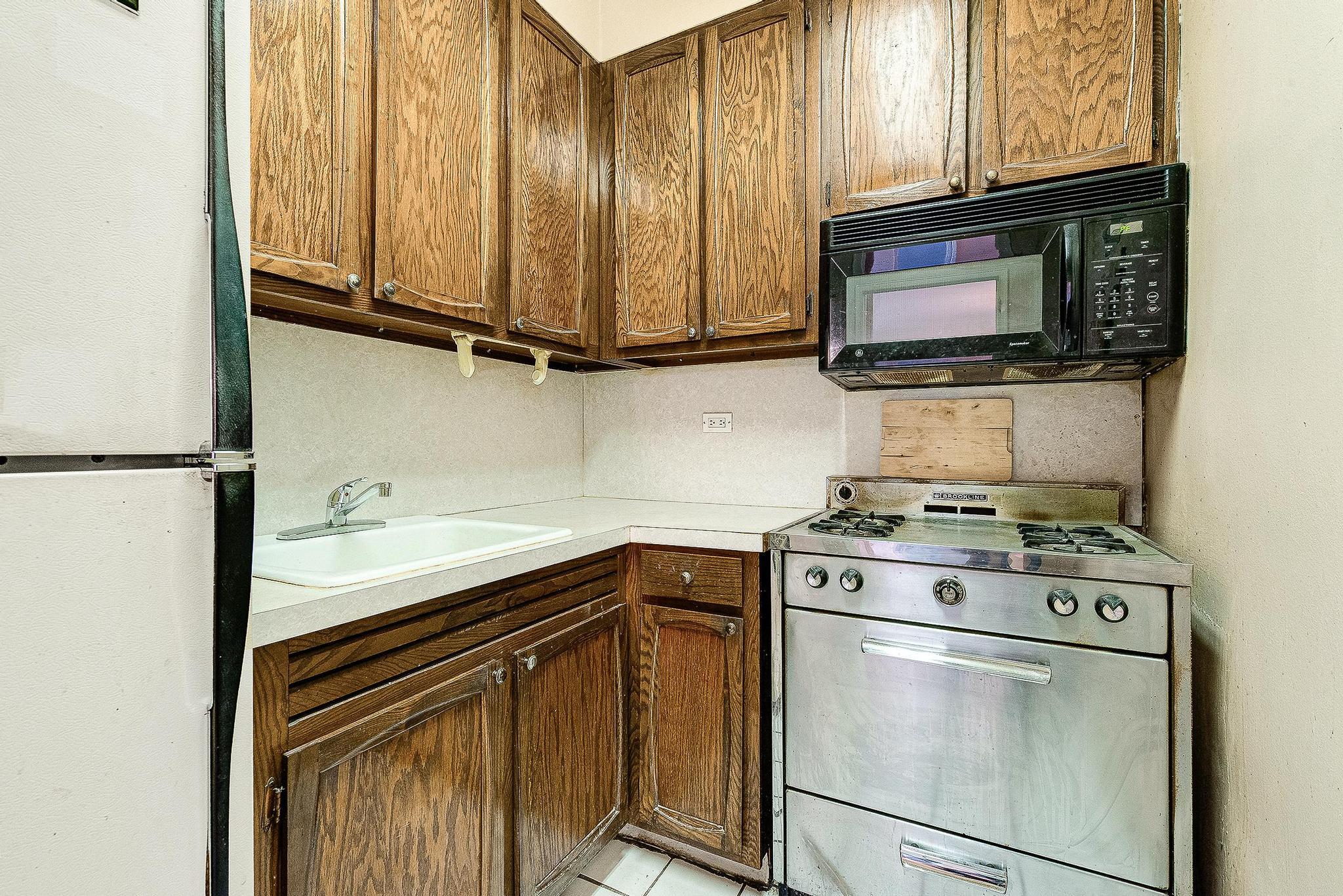 #12 photo, 70-25 Yellowstone Boulevard, Forest Hills , NY 11375