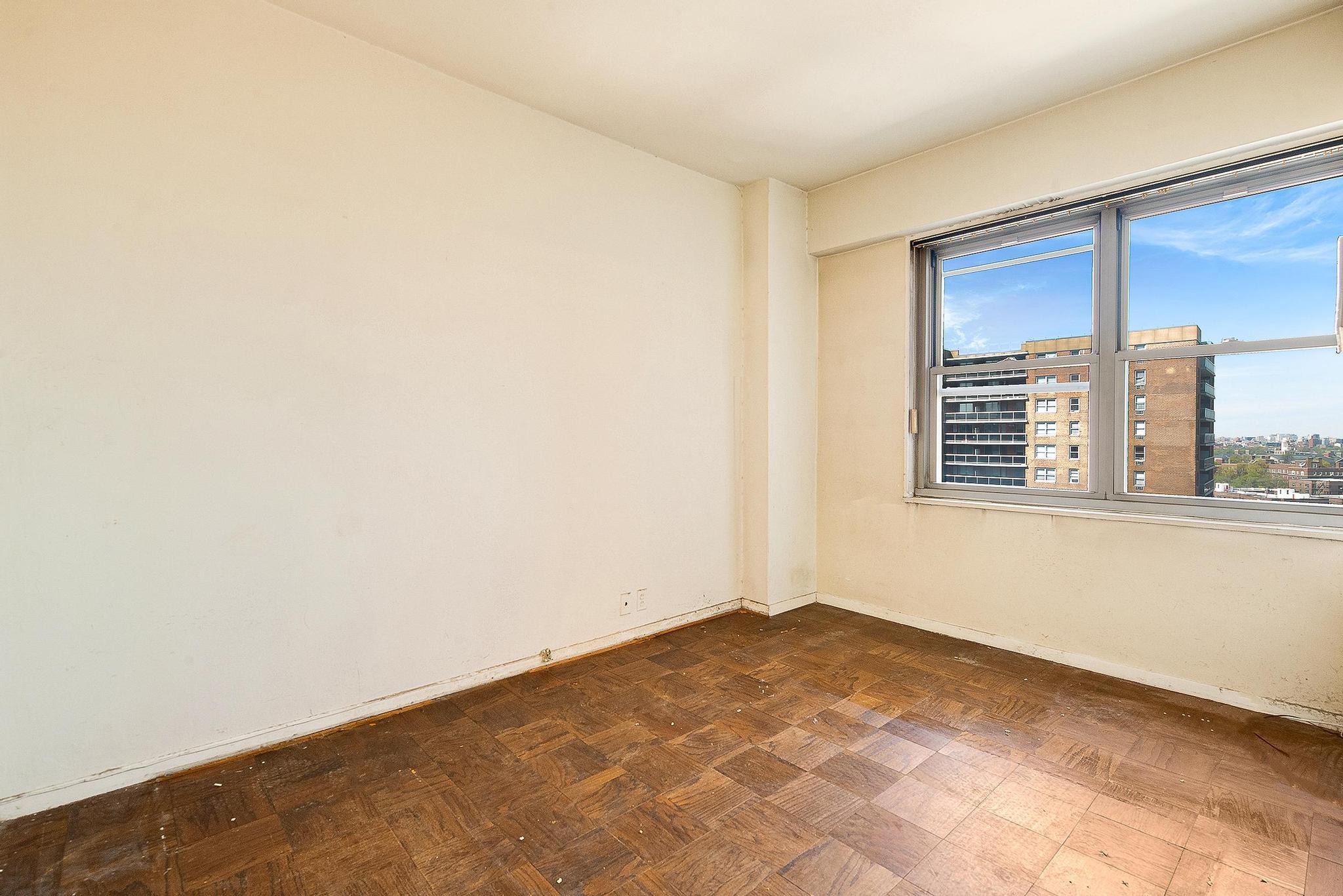 #13 photo, 70-25 Yellowstone Boulevard, Forest Hills , NY 11375