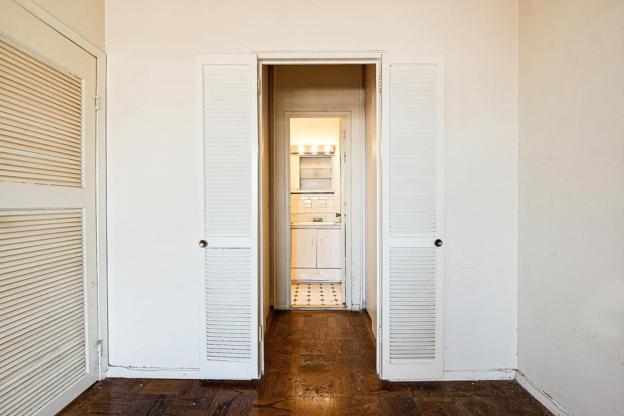 #14 photo, 70-25 Yellowstone Boulevard, Forest Hills , NY 11375