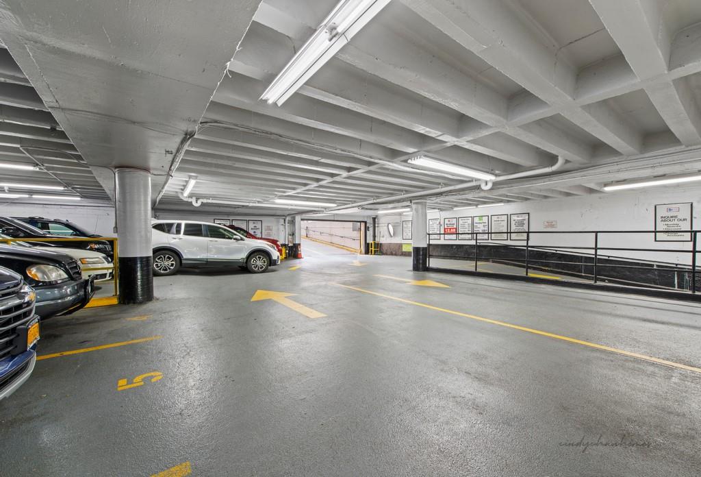 #18 photo, 70-25 Yellowstone Boulevard, Forest Hills , NY 11375