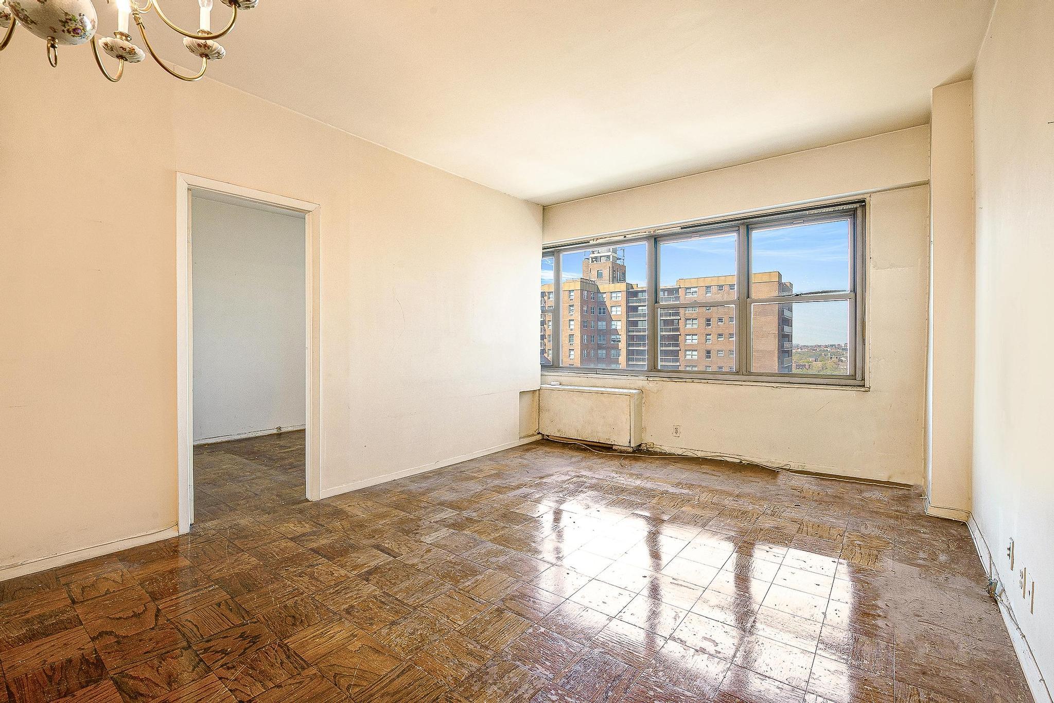 #6 photo, 70-25 Yellowstone Boulevard, Forest Hills , NY 11375