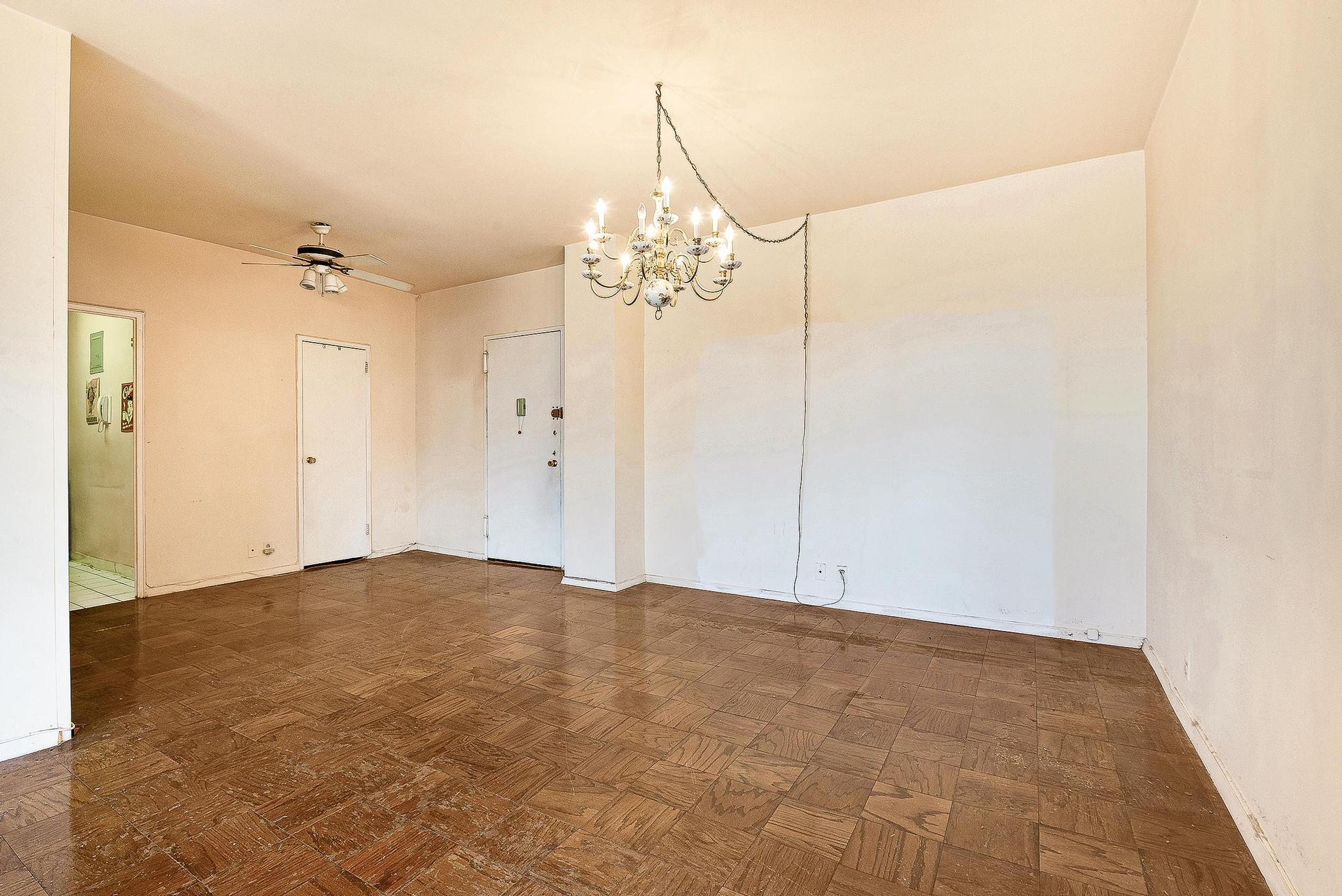 #8 photo, 70-25 Yellowstone Boulevard, Forest Hills , NY 11375