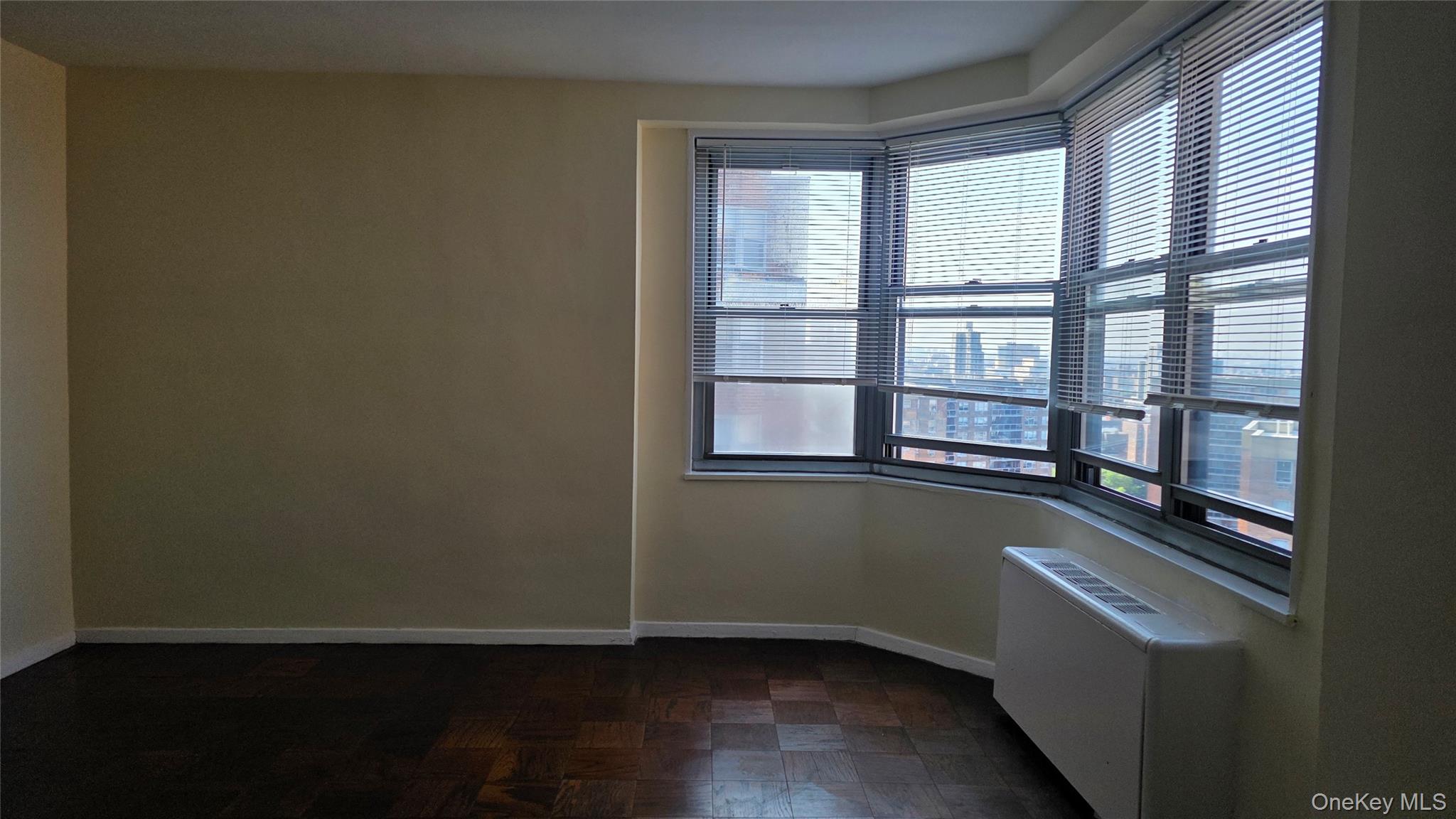 #2 photo, 70-25 Yellowstone Boulevard, クイーンズ区 Forest Hills , NY 11375