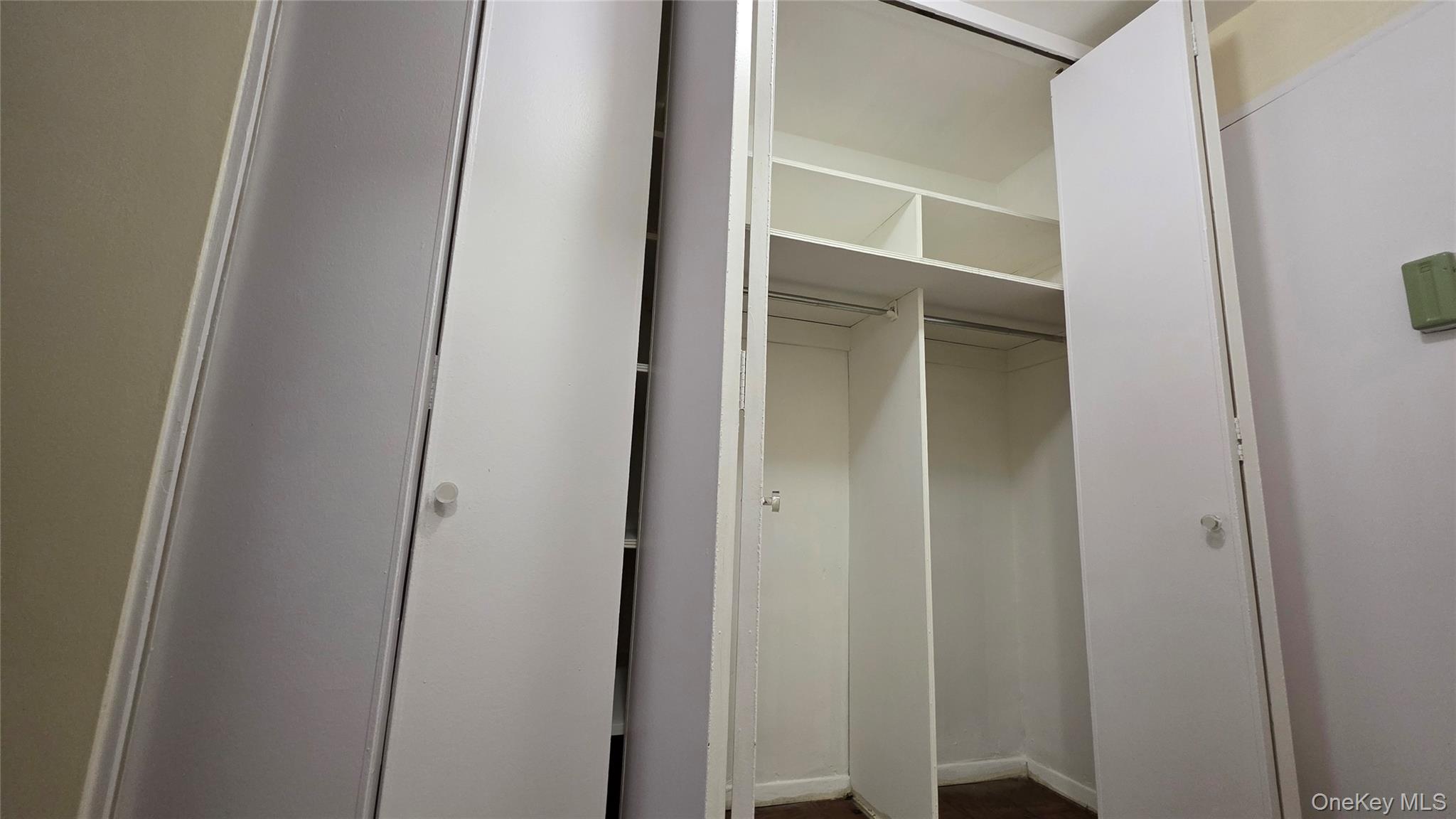 #7 photo, 70-25 Yellowstone Boulevard, クイーンズ区 Forest Hills , NY 11375