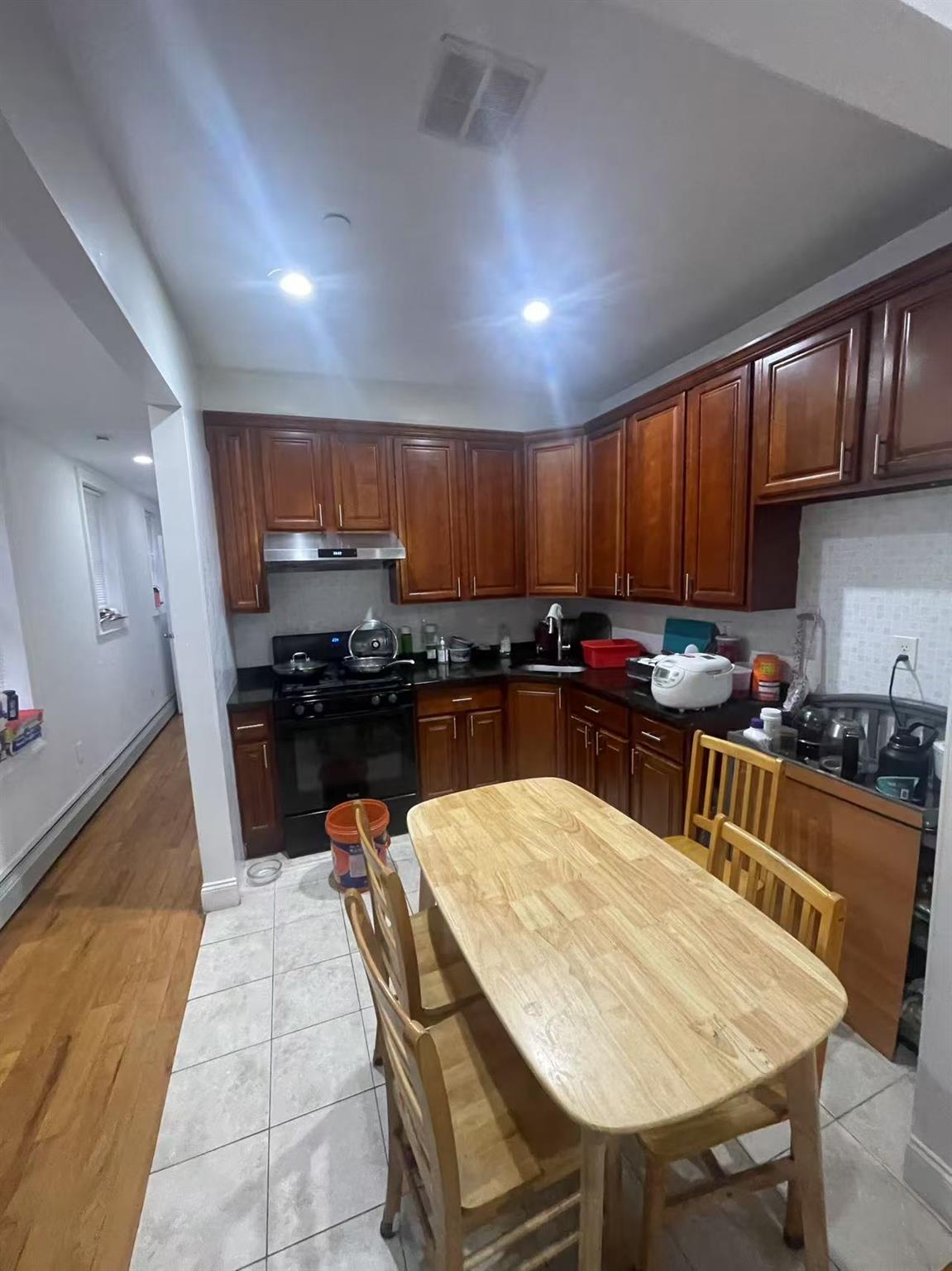 #2 photo, 37-15 88th Street, クイーンズ区 Jackson Heights , NY 11372