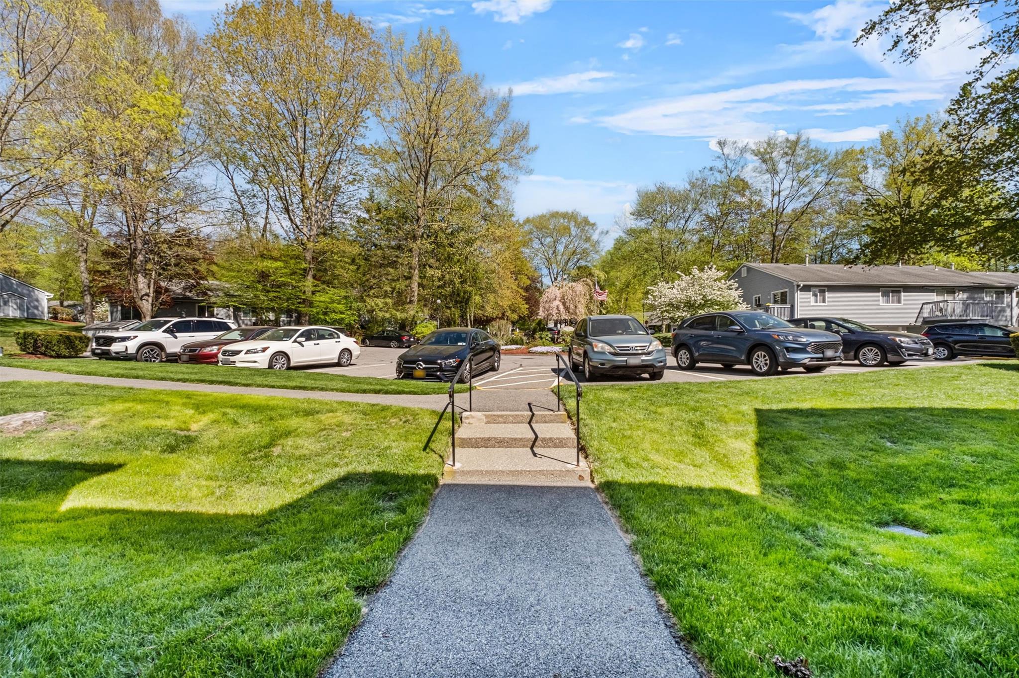 #4 photo, 156 Carriage Court, Yorktown Heights , NY 10598