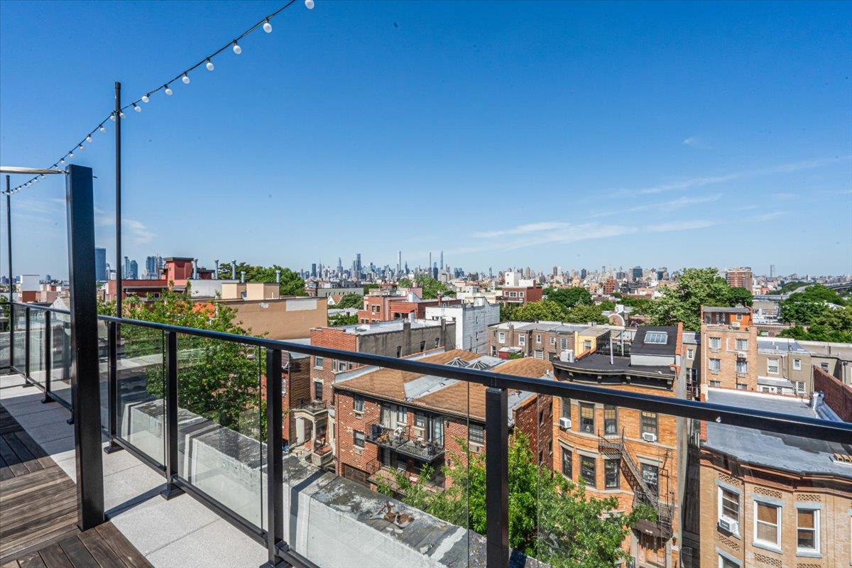 #16 photo, 24-75 38th Street, クイーンズ区 Astoria , NY 11103