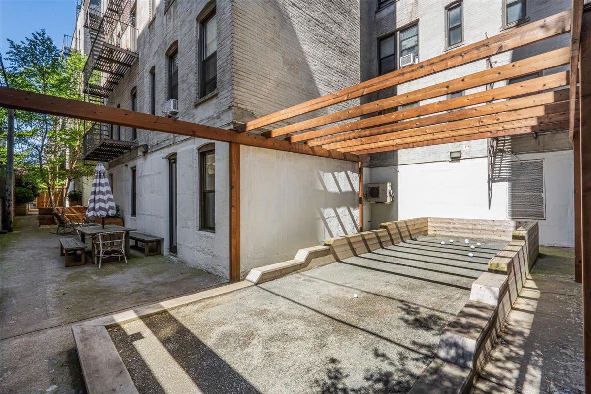 #20 photo, 24-75 38th Street, クイーンズ区 Astoria , NY 11103