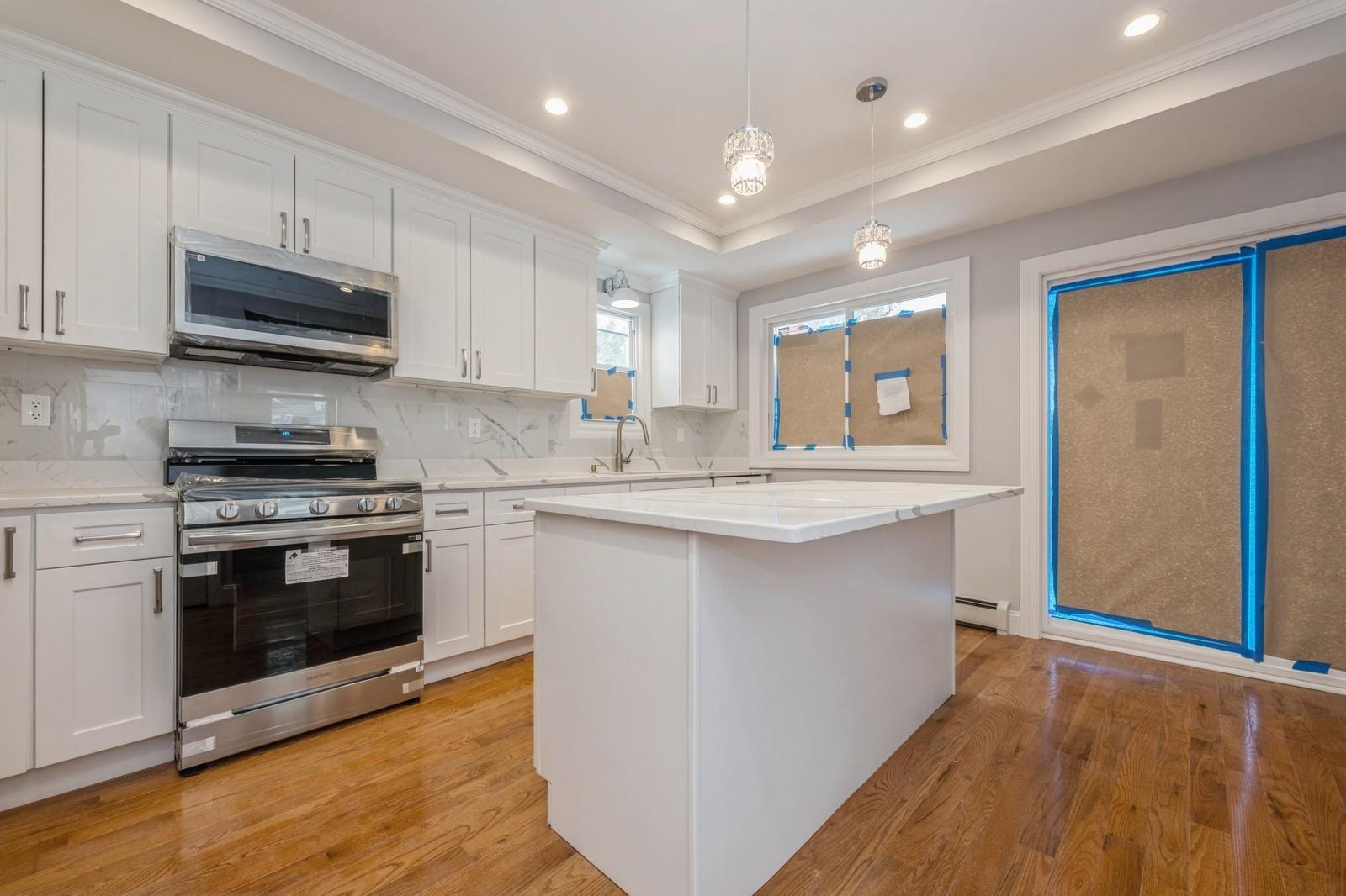 #13 photo, 246-59 86th Road, 皇后区 Bellerose , NY 11426