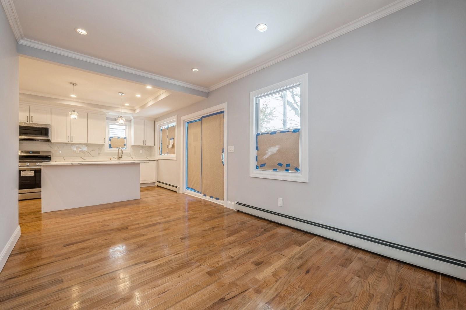 #9 photo, 246-59 86th Road, 皇后区 Bellerose , NY 11426