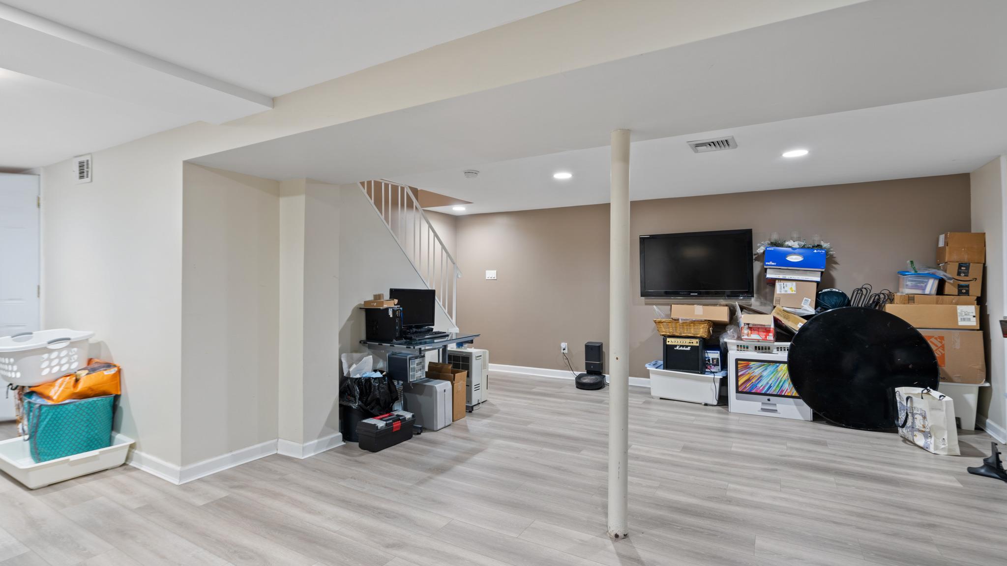 #17 photo, 35 Whaley Avenue, Bethpage , NY 11714