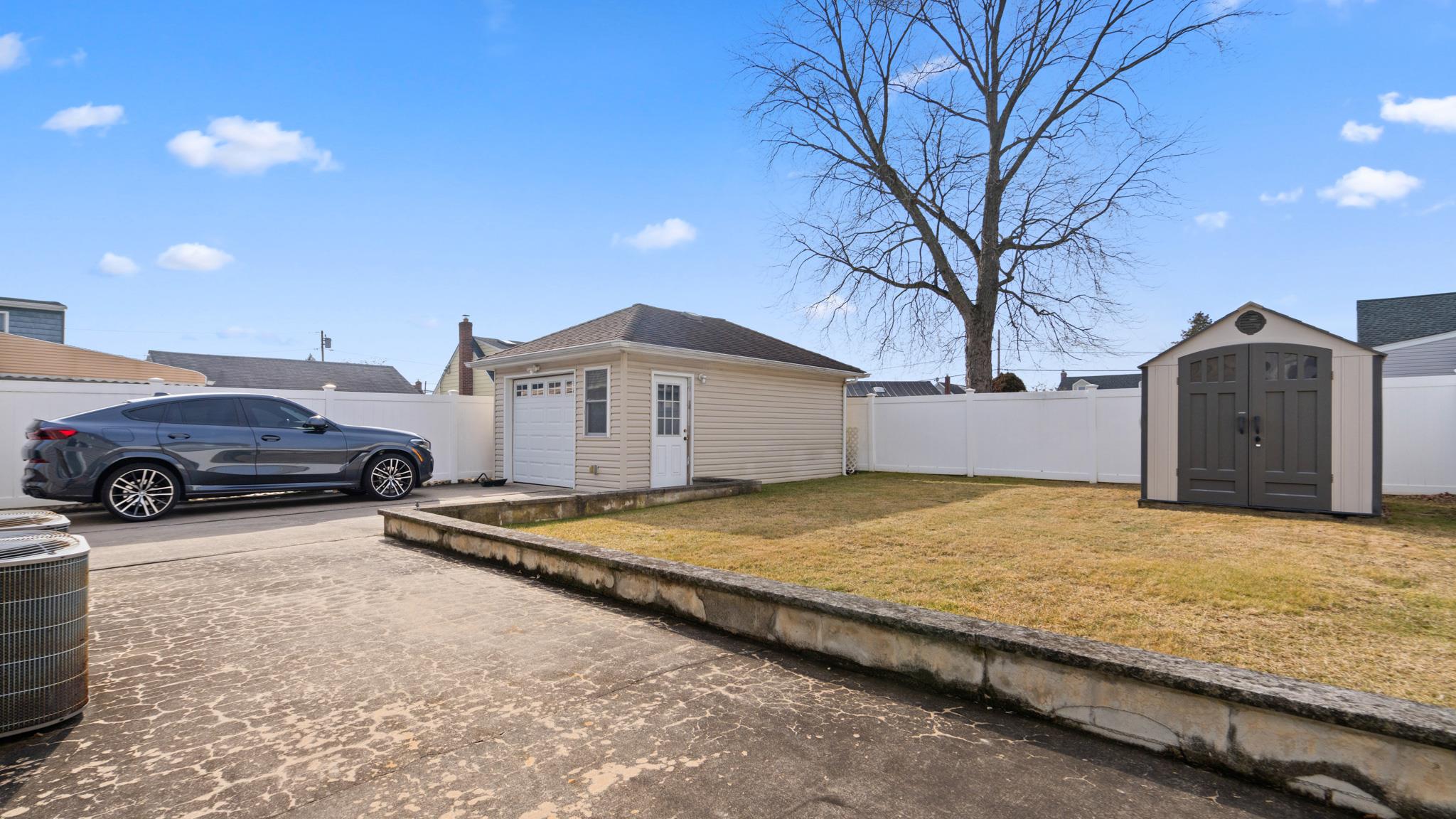 #19 photo, 35 Whaley Avenue, Bethpage , NY 11714