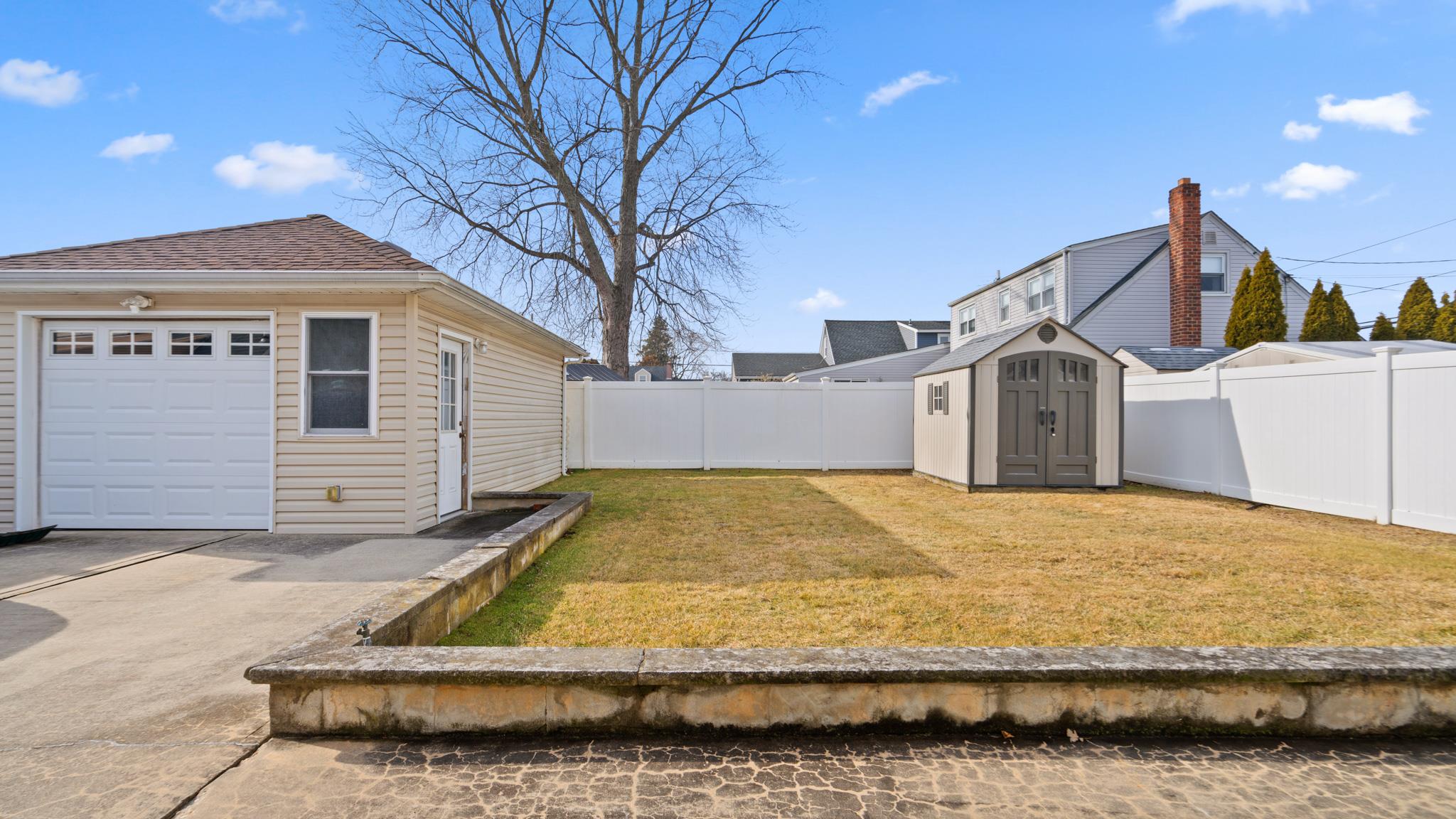 #20 photo, 35 Whaley Avenue, Bethpage , NY 11714