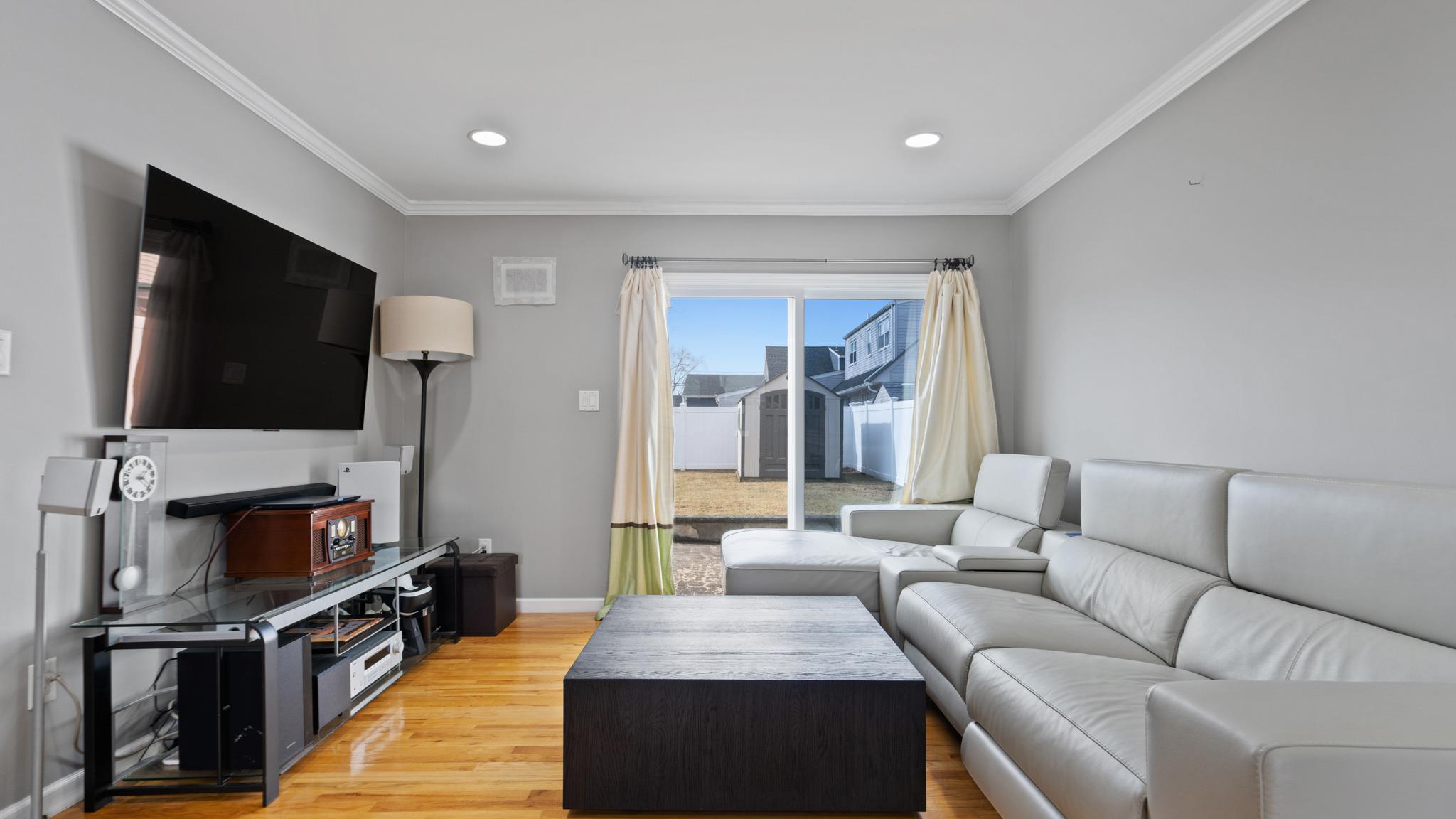 #4 photo, 35 Whaley Avenue, Bethpage , NY 11714