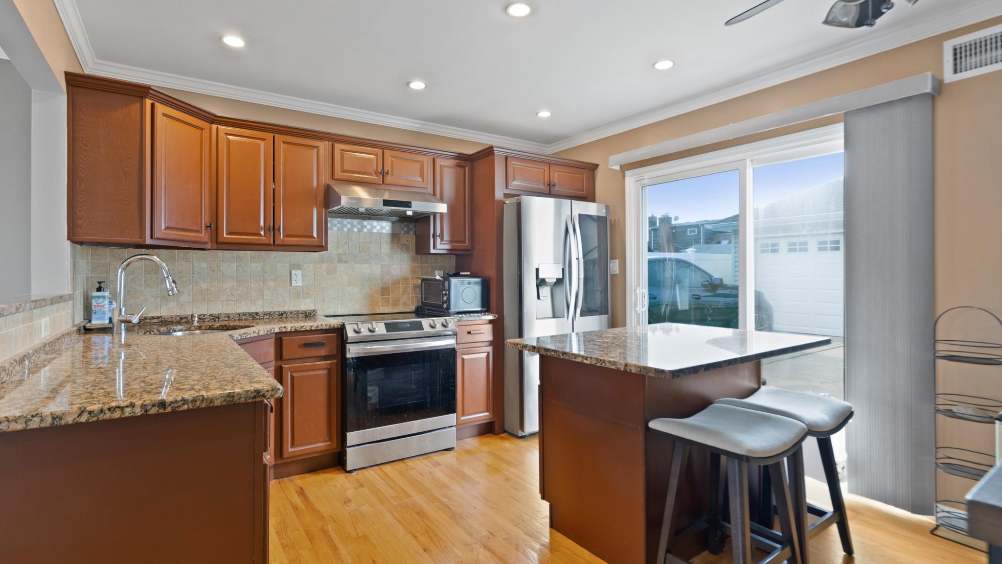 #7 photo, 35 Whaley Avenue, Bethpage , NY 11714