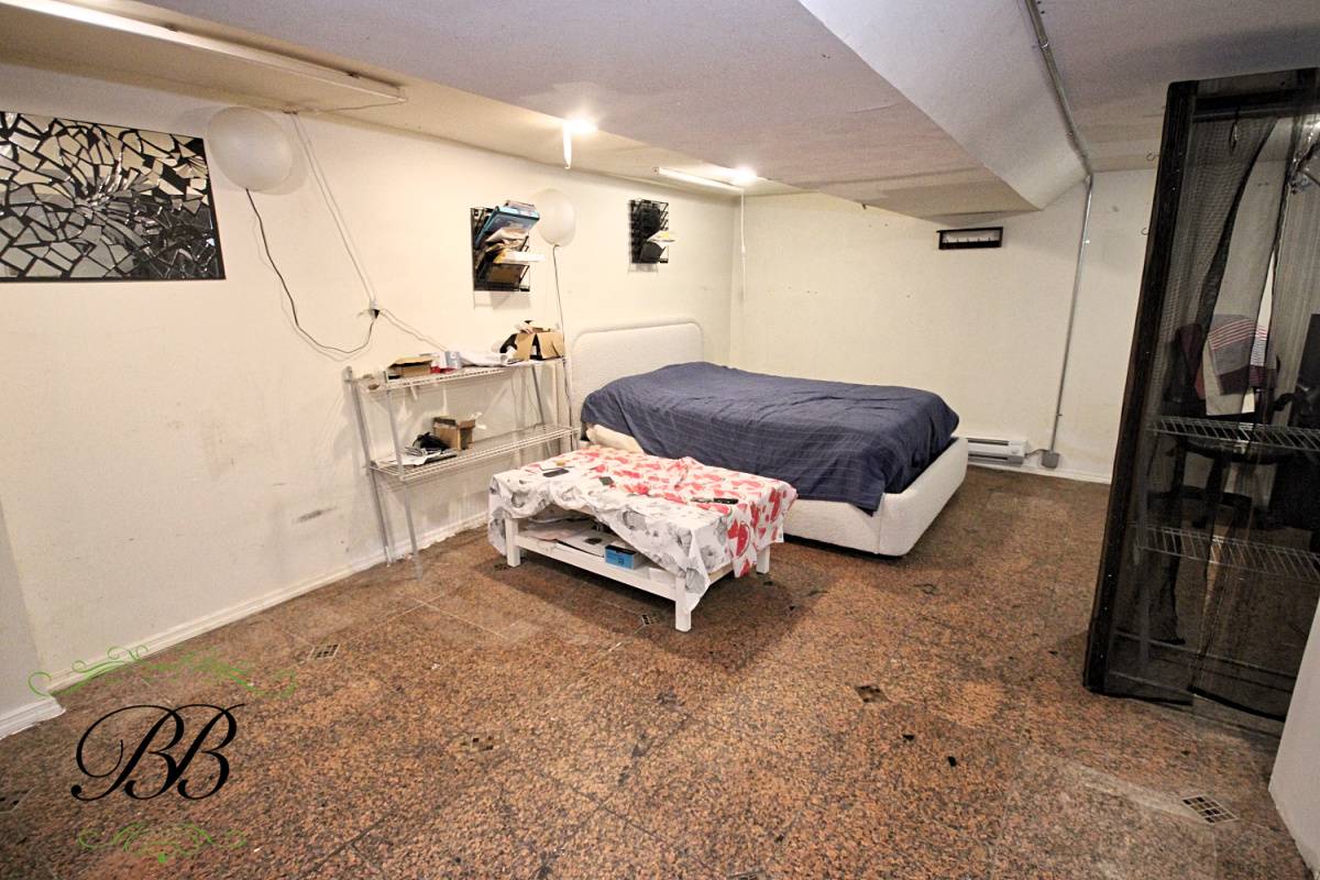 #21 photo, 226 West End Avenue, Manhattan Beach , NY 11235