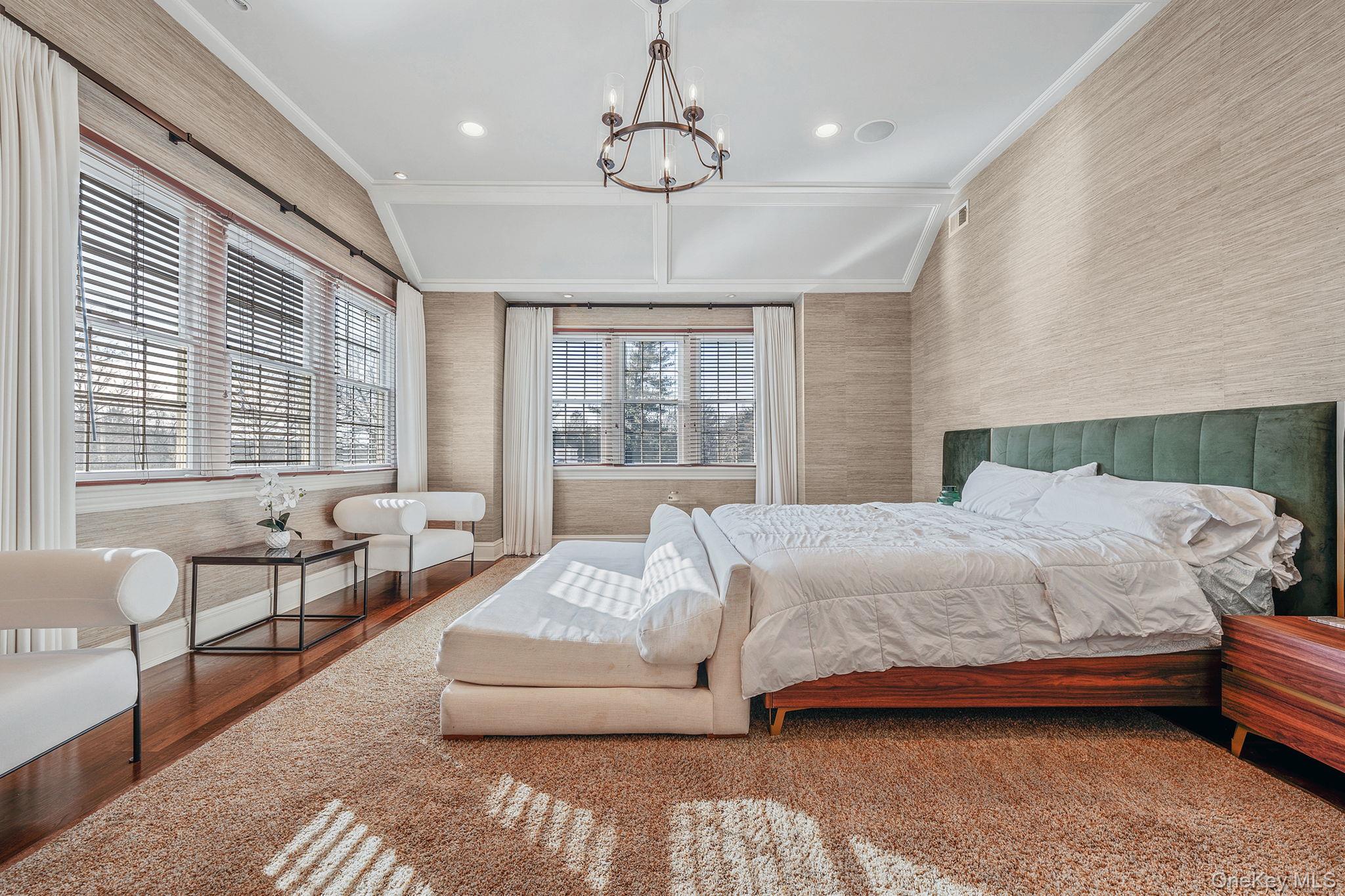 #11 photo, 9 Vanderbilt Parkway, Dix Hills , NY 11746