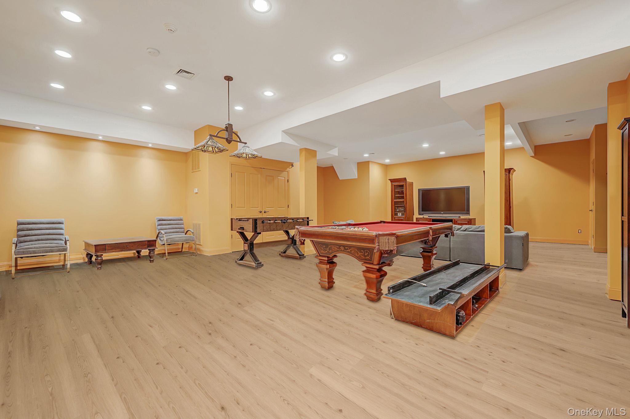 #16 photo, 9 Vanderbilt Parkway, Dix Hills , NY 11746