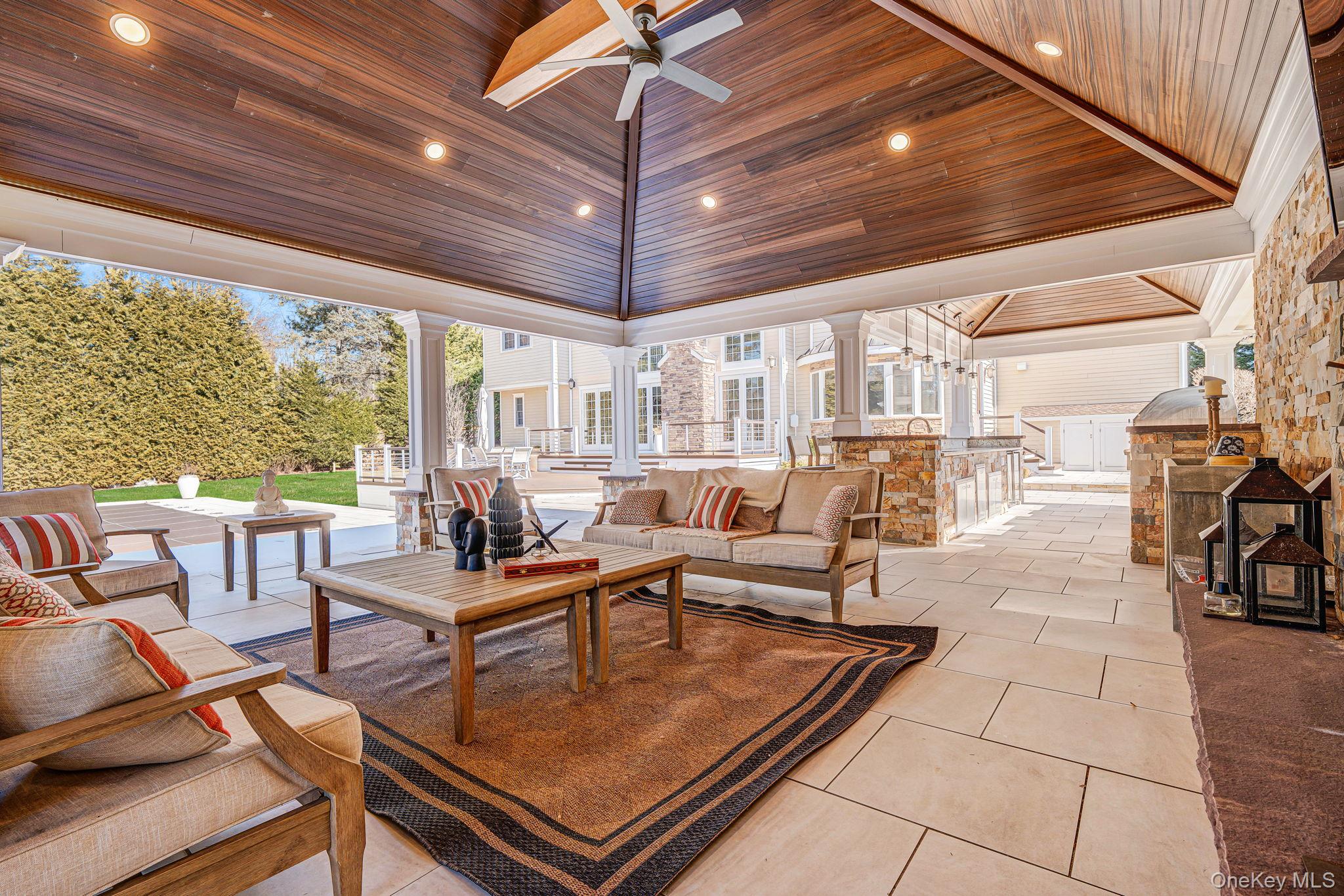 #19 photo, 9 Vanderbilt Parkway, Dix Hills , NY 11746