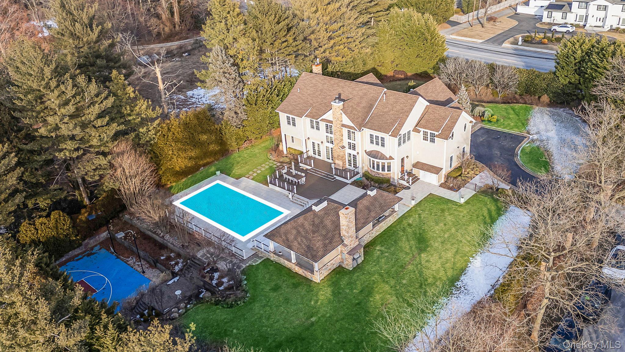 #2 photo, 9 Vanderbilt Parkway, Dix Hills , NY 11746