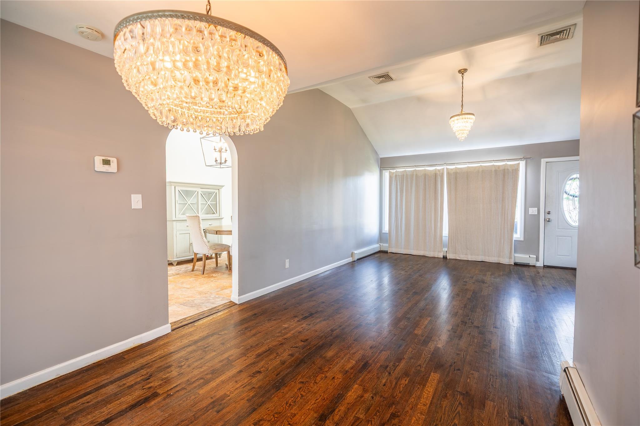 #5 photo, 3563 Wadena Street, ナッソー郡 Seaford , NY 11783