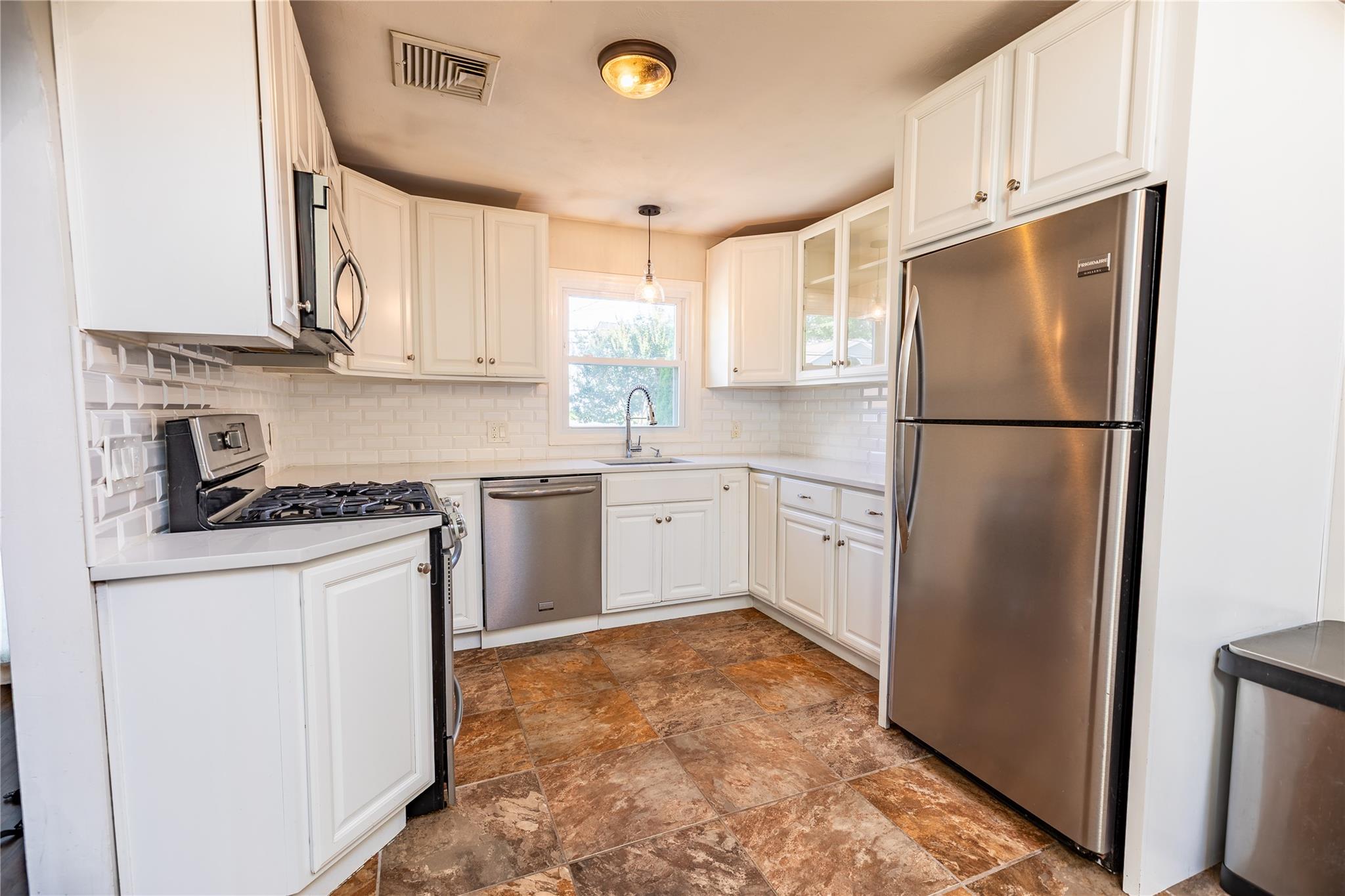 #8 photo, 3563 Wadena Street, ナッソー郡 Seaford , NY 11783